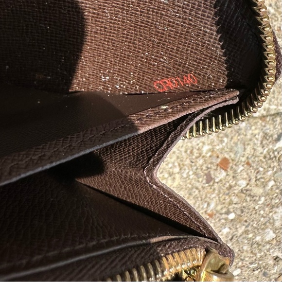 Louis Vuitton Long  Damier Zippy Wallet - Picture 12 of 12